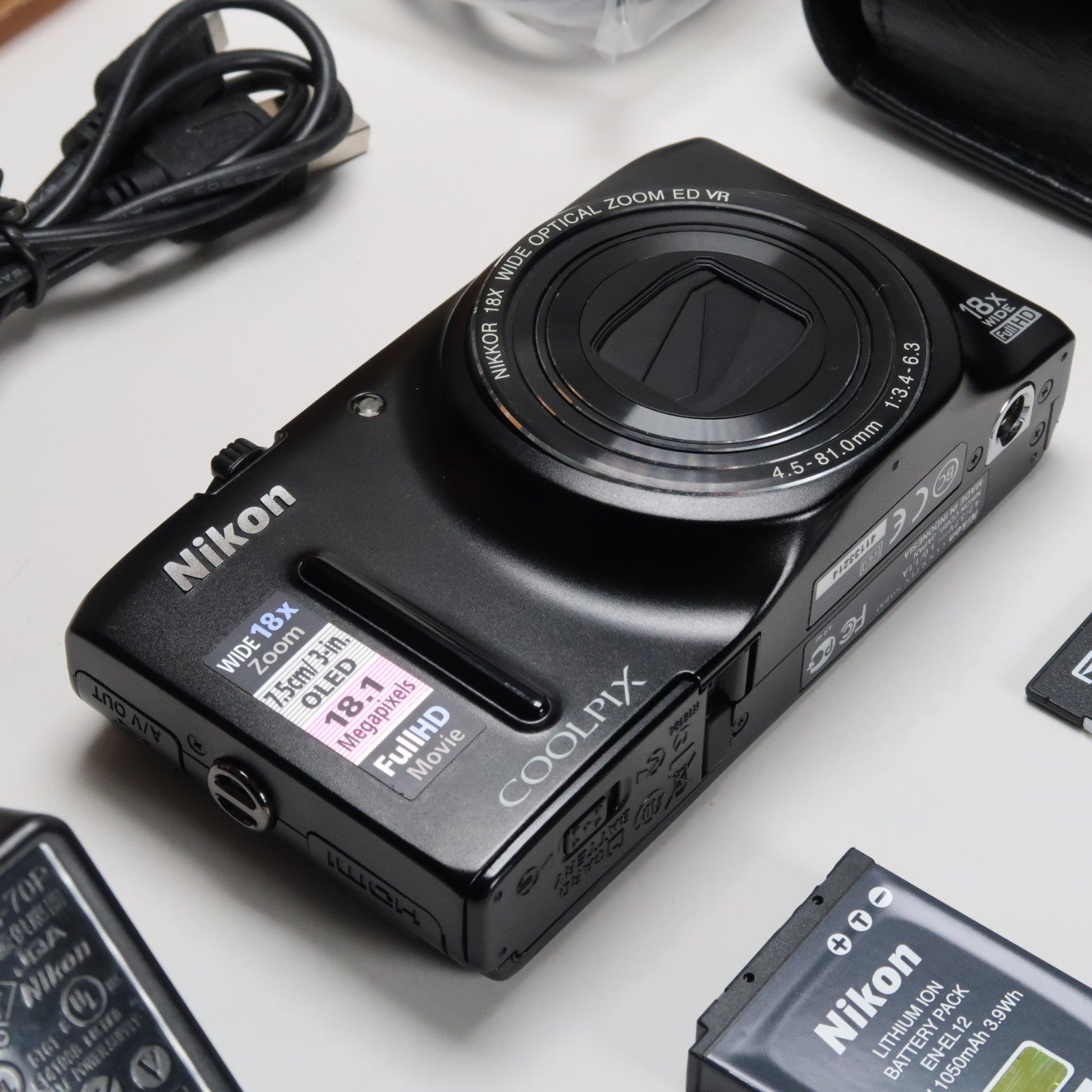 Nikon Coolpix S9400 Digital Camera – Black – 18MP 18x Zoom [Mint] with Original Packaging & SD Card