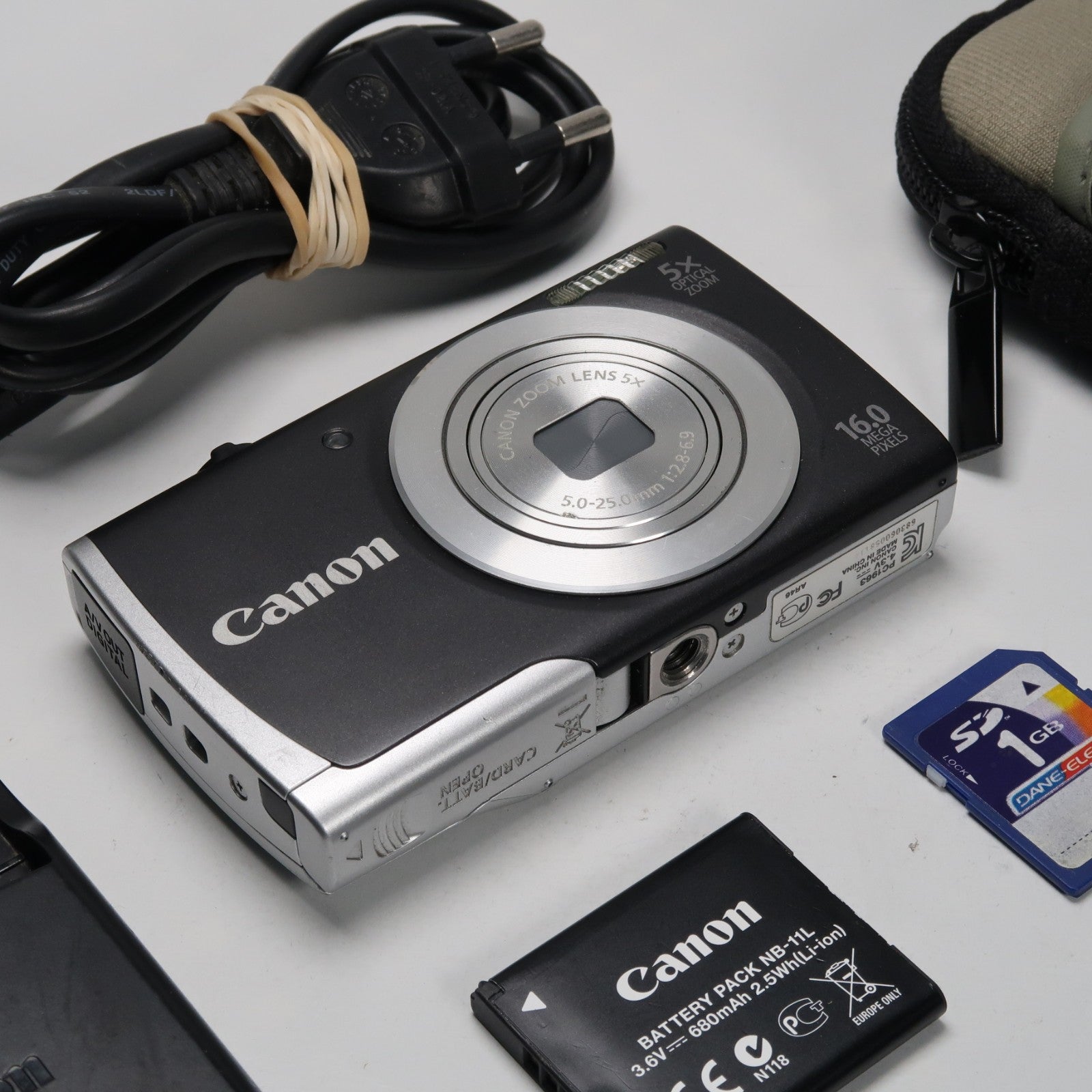 Canon Powershot A2550 HD 16.0MP + Canon Powershot A3200 Digital Cameras Bundle