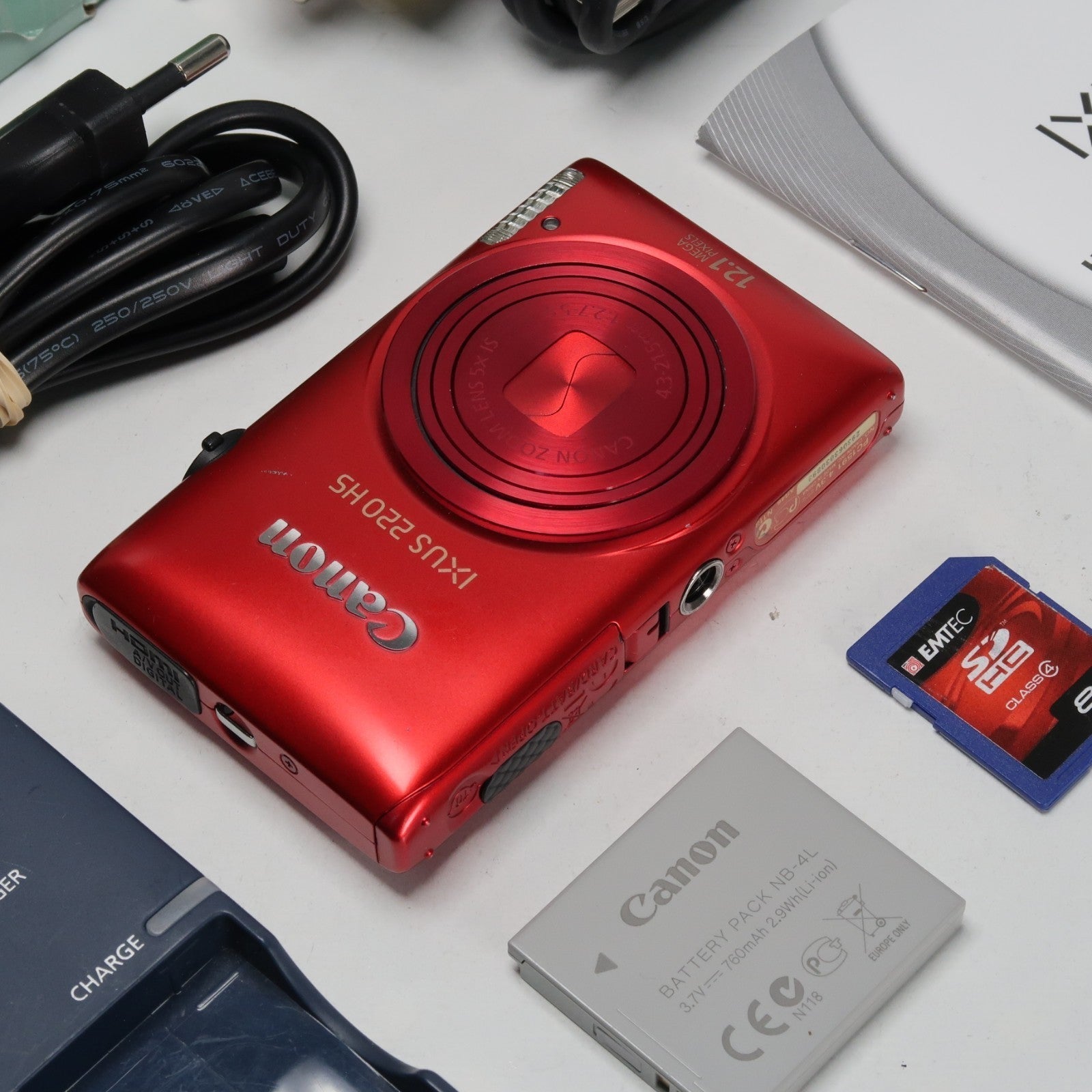 Canon IXUS 220 HS 12.1MP Digital Camera Red – Boxed Set