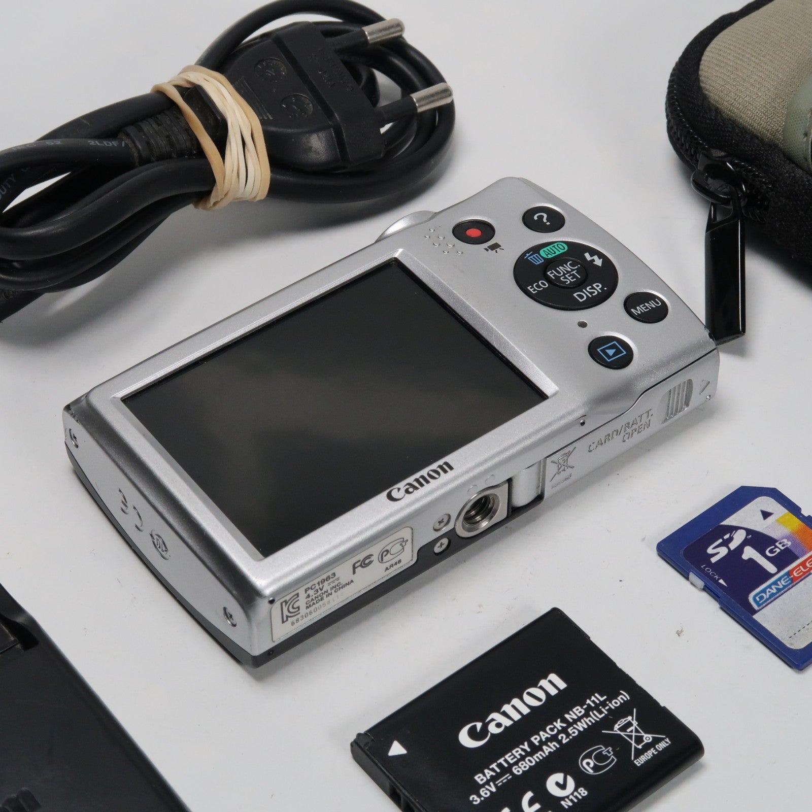 Canon Powershot A2550 HD 16.0MP + Canon Powershot A3200 Digital Cameras Bundle