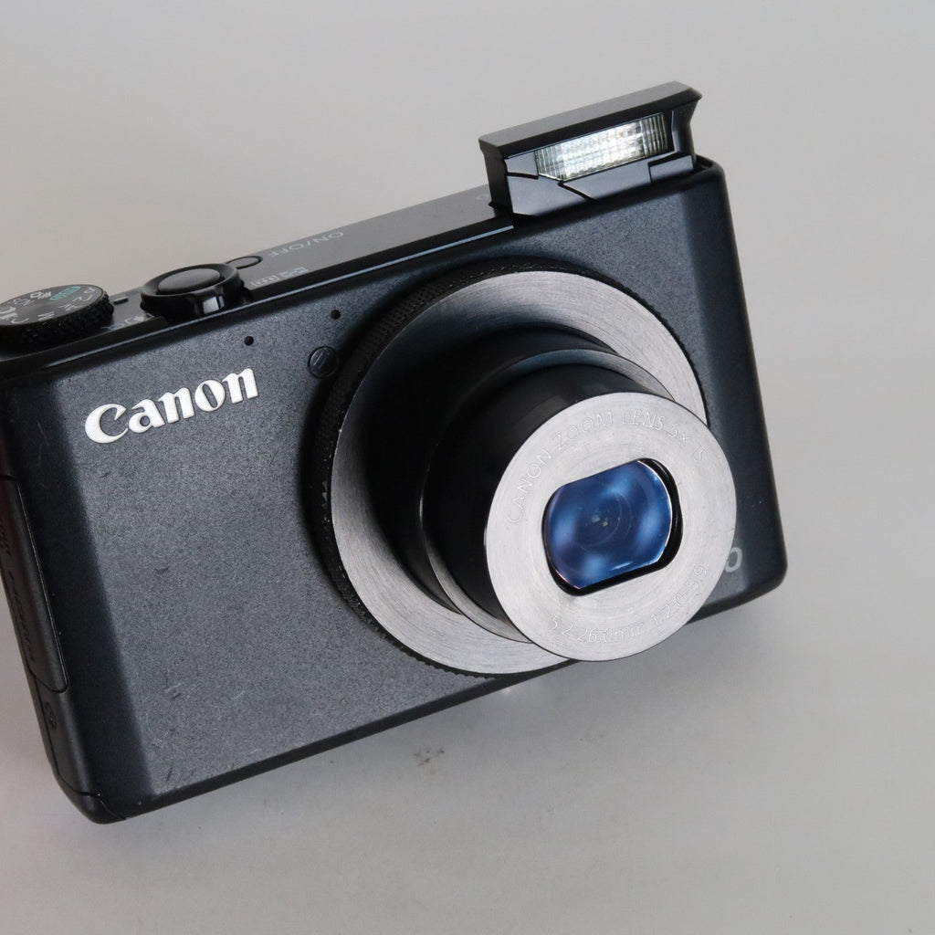 Canon PowerShot S110 12.1MP Digital Camera – Black, Case, SD Card – Excellent