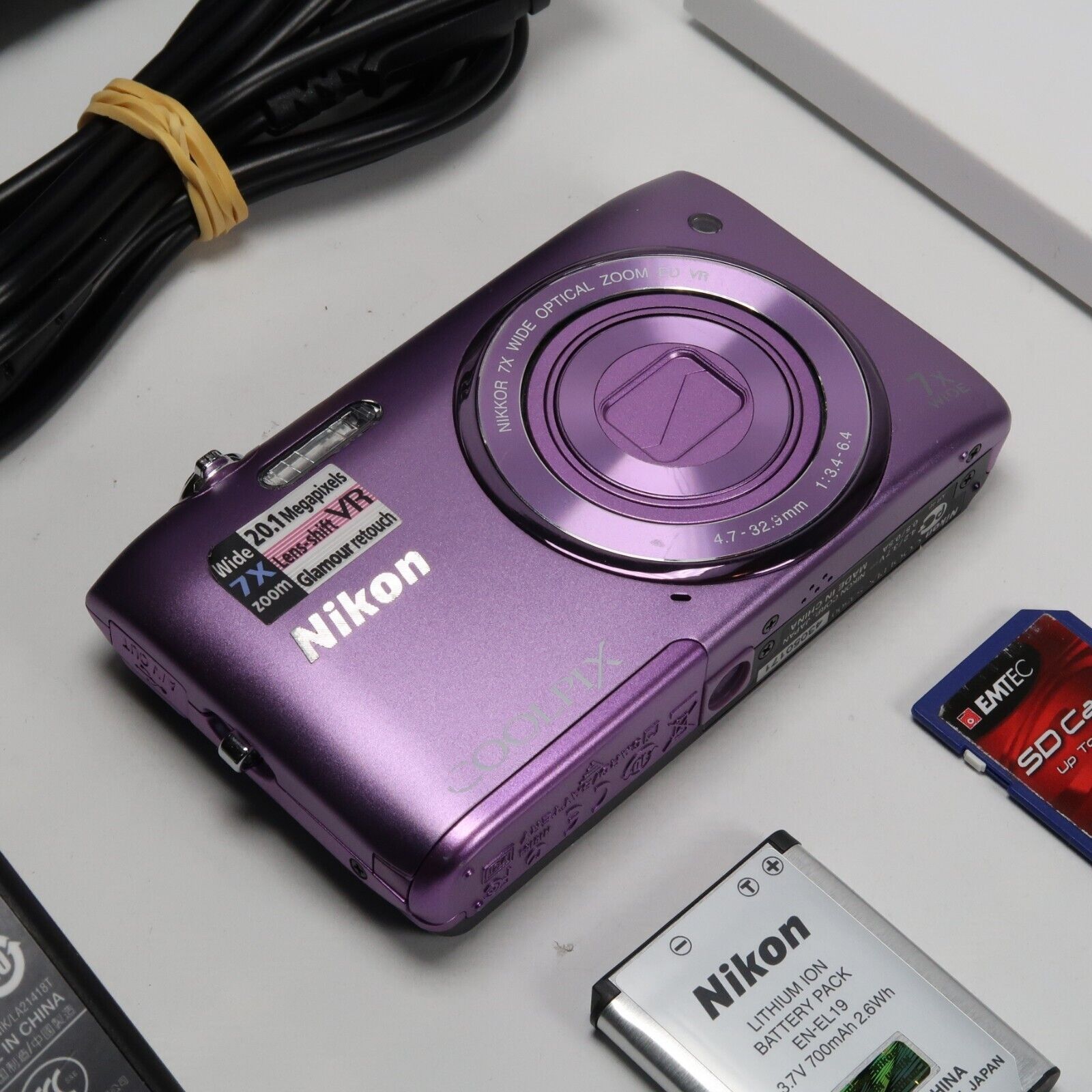 Nikon CoolPix S3500 20.1MP Digital Camera Purple – Mint Condition, Original Packaging