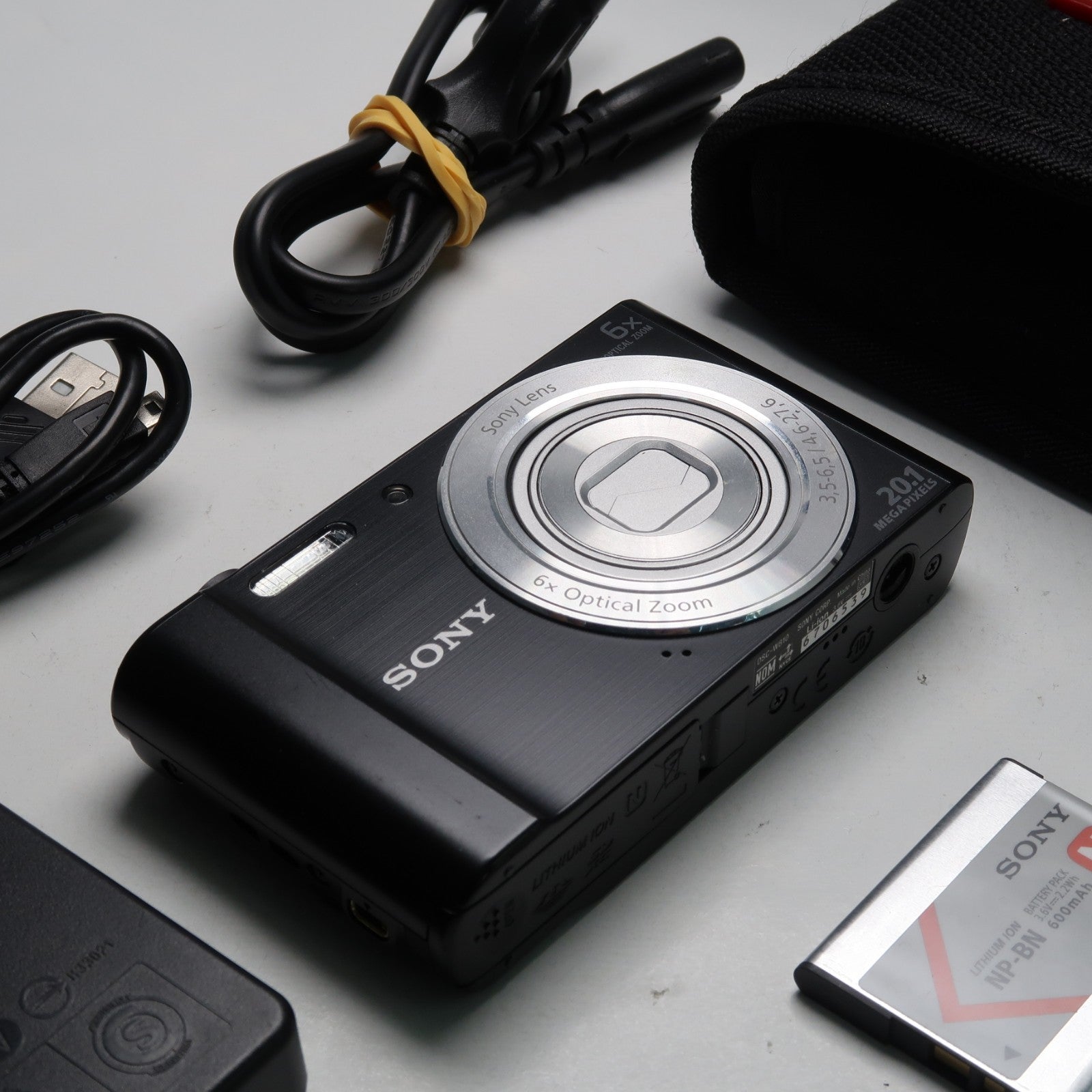 Canon IXUS 177 Black 20.0MP 8x Digital Camera – Mint Condition