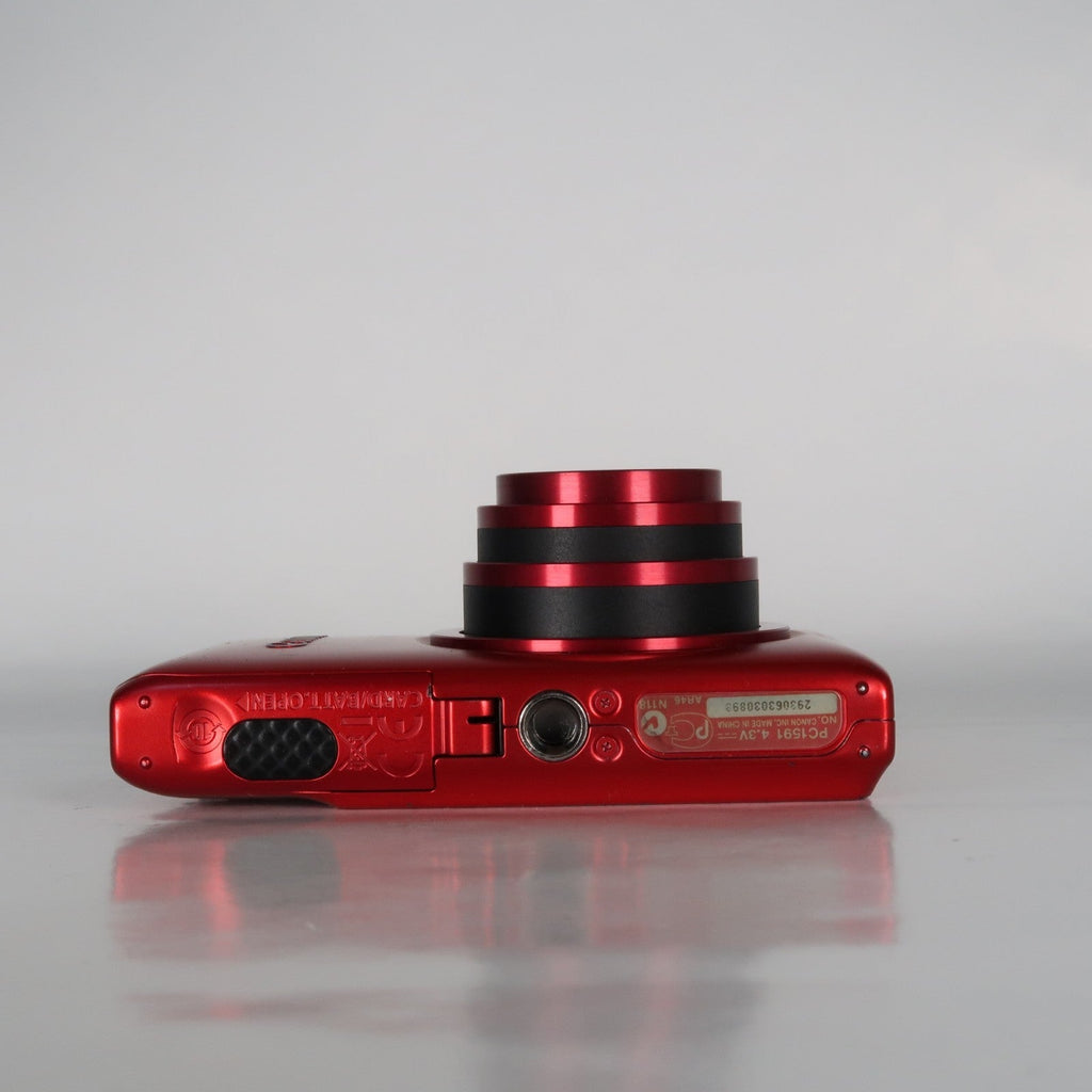 Canon IXUS 220 HS 12.1MP Digital Camera Red – Boxed Set